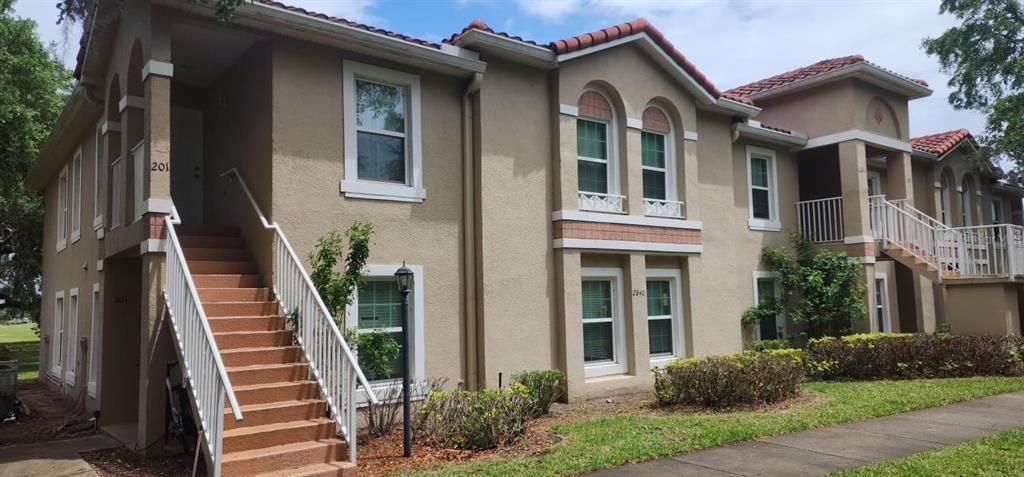 For Rent: $1,750 (3 beds, 2 baths, 1136 Square Feet)