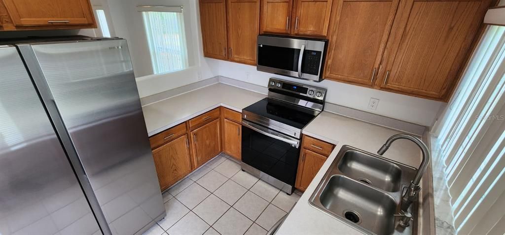 For Rent: $1,750 (3 beds, 2 baths, 1136 Square Feet)