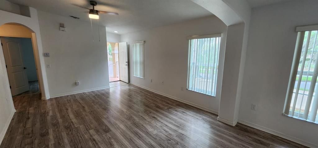 For Rent: $1,750 (3 beds, 2 baths, 1136 Square Feet)