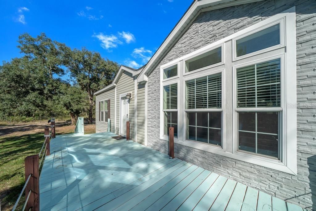 For Sale: $289,900 (3 beds, 2 baths, 1953 Square Feet)