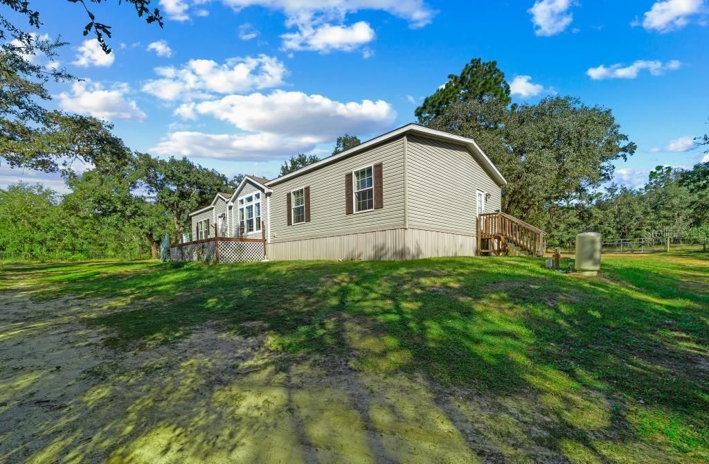For Sale: $289,900 (3 beds, 2 baths, 1953 Square Feet)