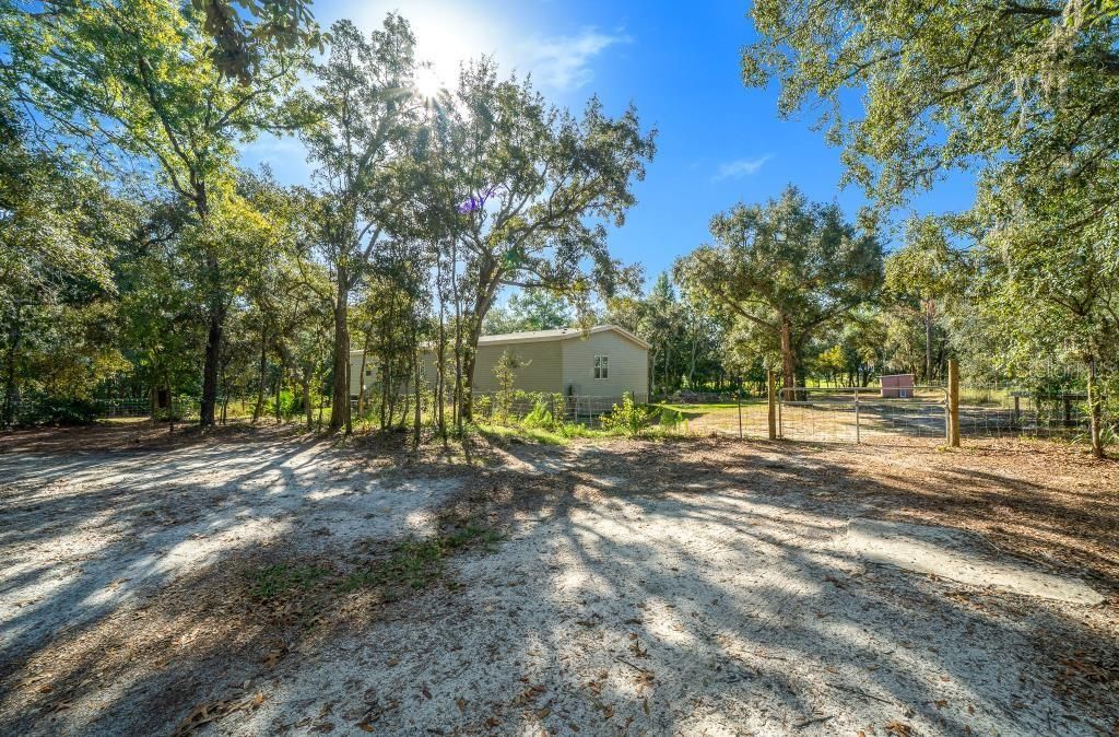 For Sale: $289,900 (3 beds, 2 baths, 1953 Square Feet)