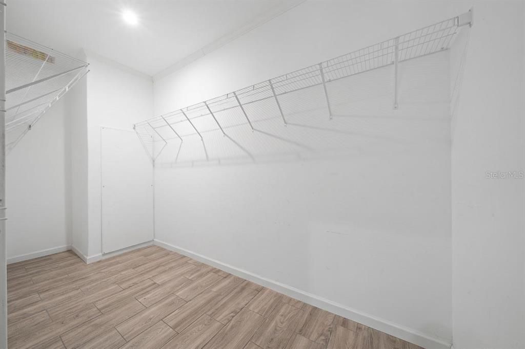 For Sale: $289,900 (3 beds, 2 baths, 1953 Square Feet)