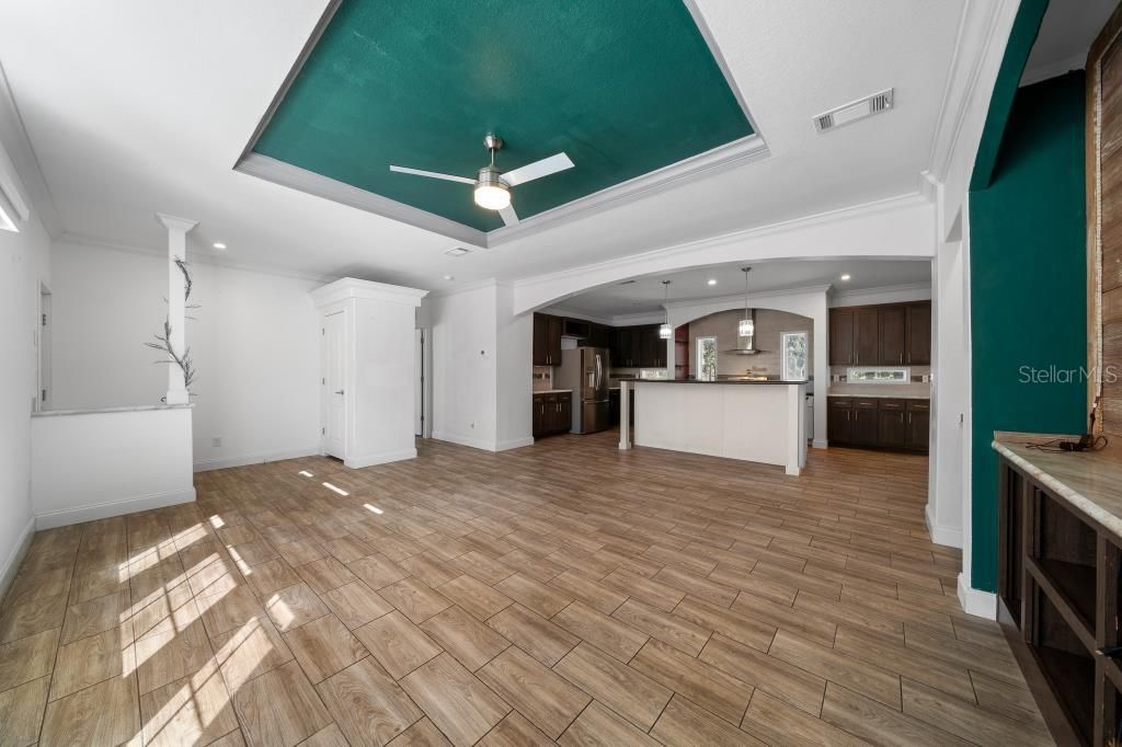 For Sale: $289,900 (3 beds, 2 baths, 1953 Square Feet)