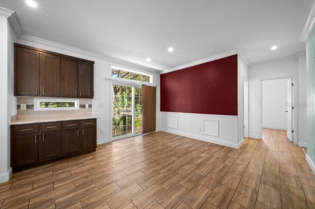 For Sale: $289,900 (3 beds, 2 baths, 1953 Square Feet)