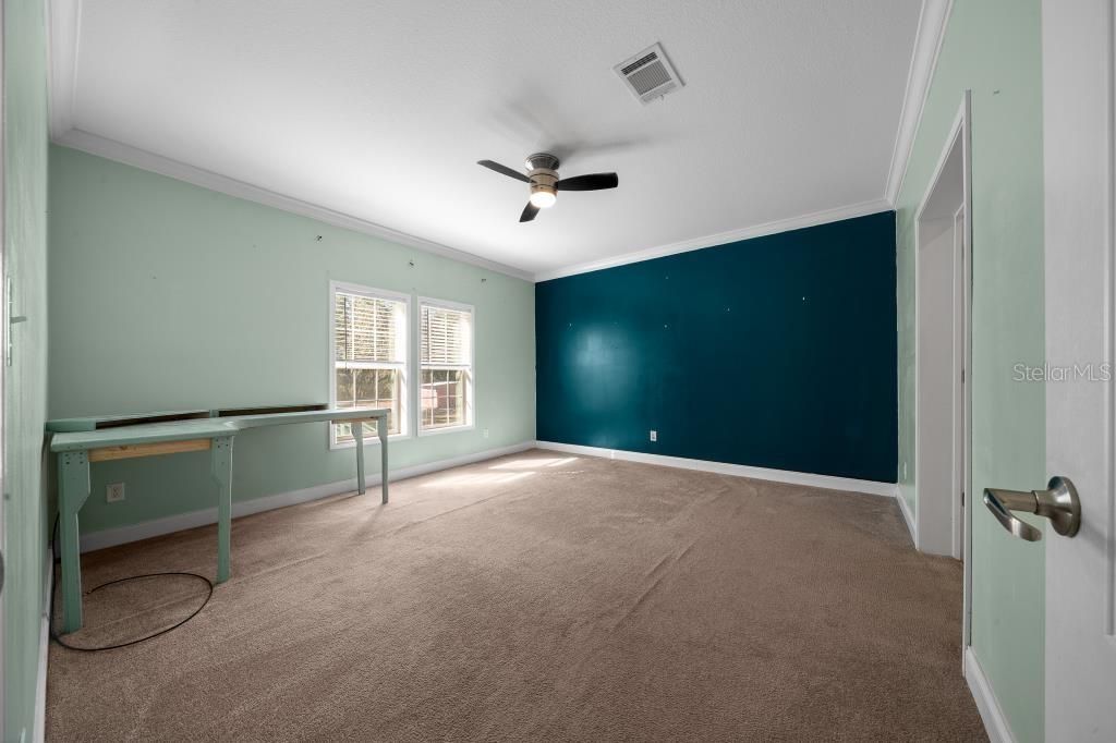 For Sale: $289,900 (3 beds, 2 baths, 1953 Square Feet)