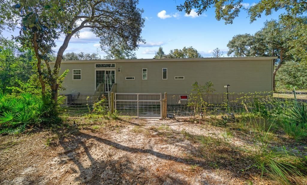 For Sale: $289,900 (3 beds, 2 baths, 1953 Square Feet)