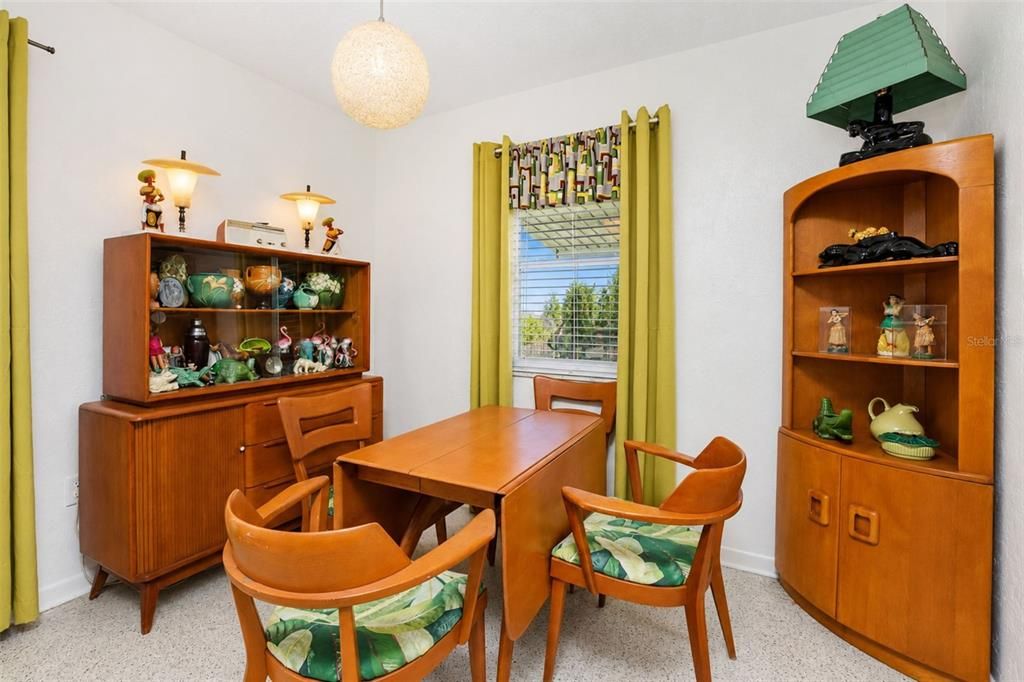 На продажу: $194,900 (2 спален, 1 ванн, 897 Квадратных фут)