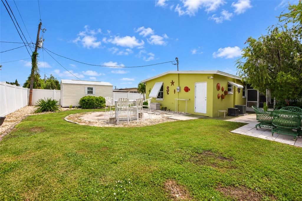На продажу: $194,900 (2 спален, 1 ванн, 897 Квадратных фут)