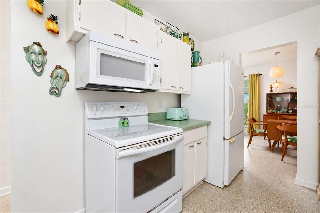 На продажу: $194,900 (2 спален, 1 ванн, 897 Квадратных фут)