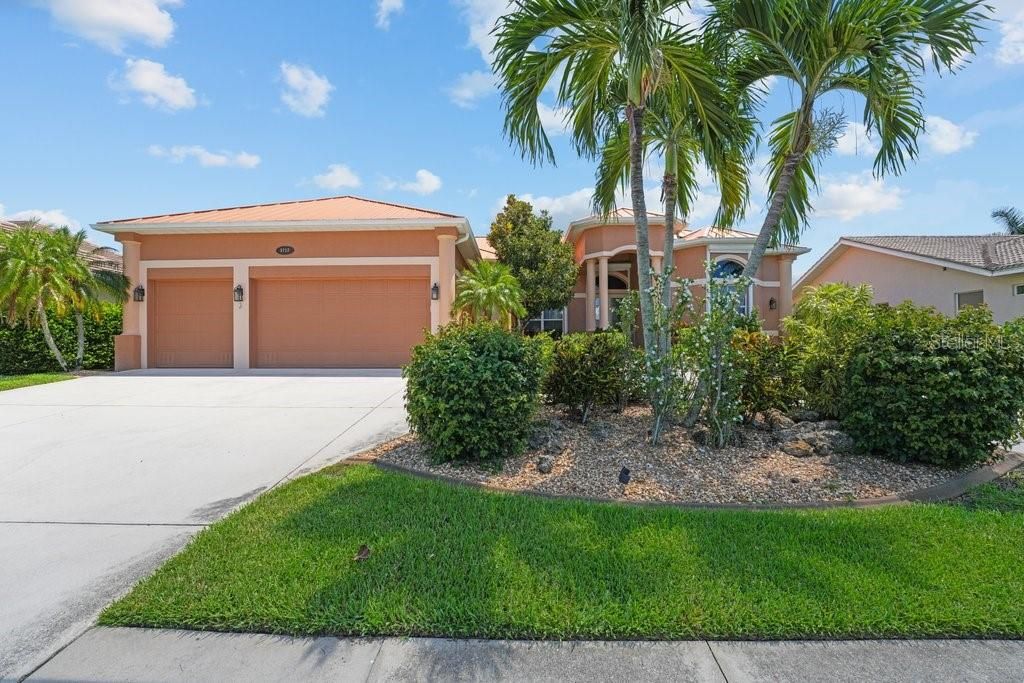 En Venta: $979,900 (3 camas, 2 baños, 2763 Pies cuadrados)