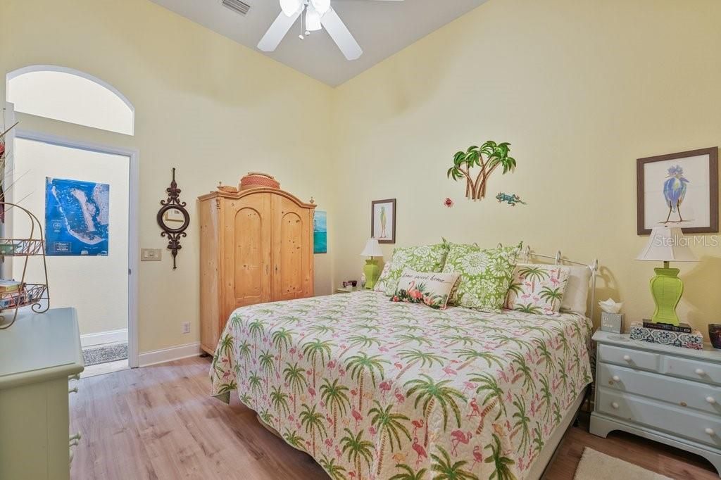 En Venta: $979,900 (3 camas, 2 baños, 2763 Pies cuadrados)