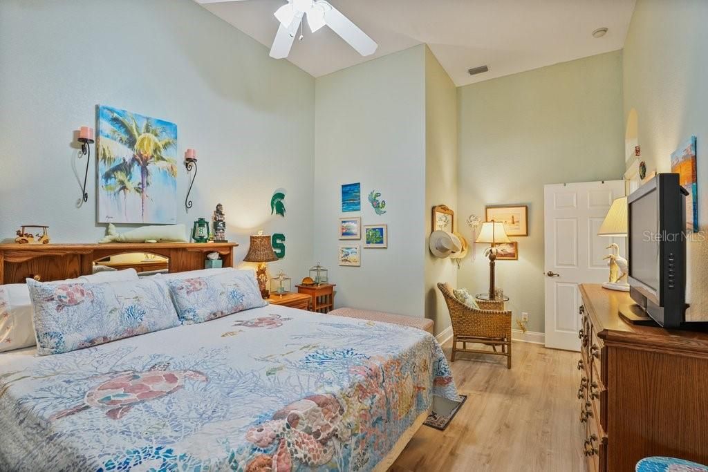 En Venta: $979,900 (3 camas, 2 baños, 2763 Pies cuadrados)