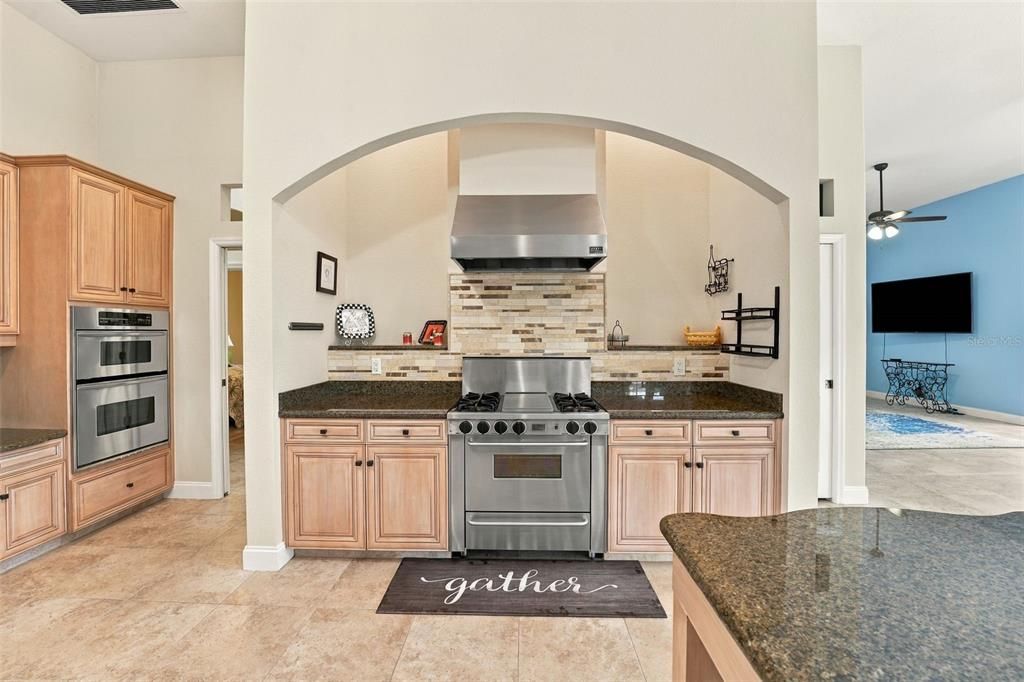 En Venta: $979,900 (3 camas, 2 baños, 2763 Pies cuadrados)