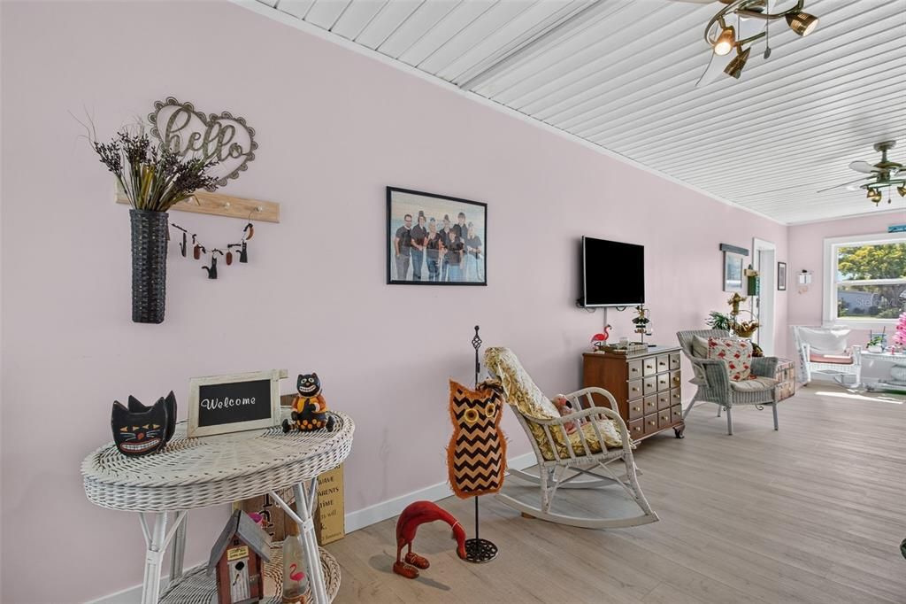 For Sale: $225,000 (2 beds, 2 baths, 1603 Square Feet)