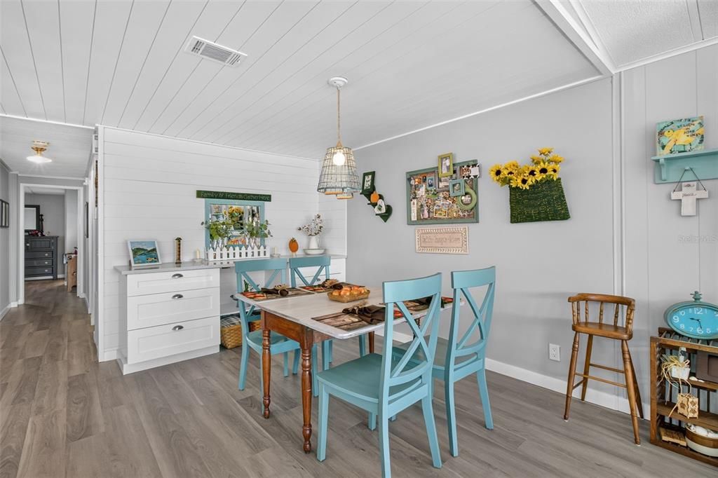 For Sale: $225,000 (2 beds, 2 baths, 1603 Square Feet)