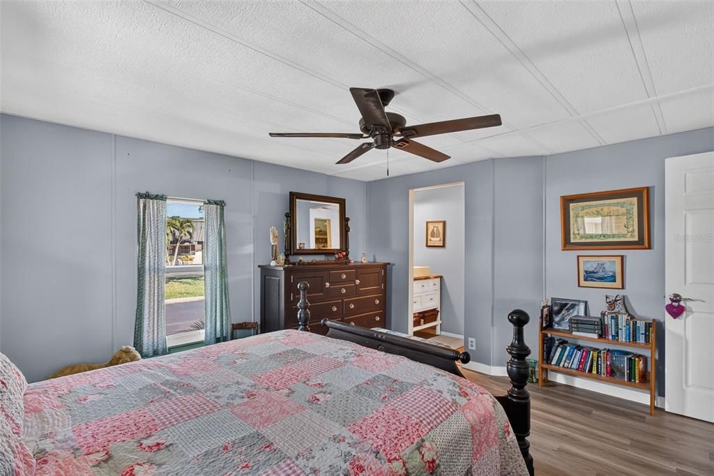For Sale: $225,000 (2 beds, 2 baths, 1603 Square Feet)