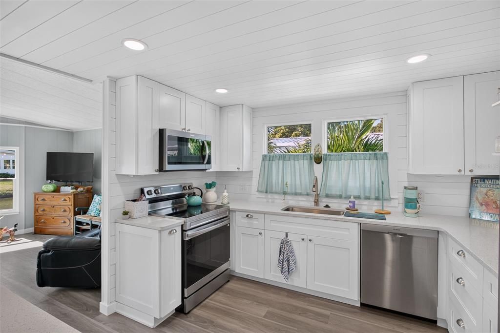 For Sale: $225,000 (2 beds, 2 baths, 1603 Square Feet)