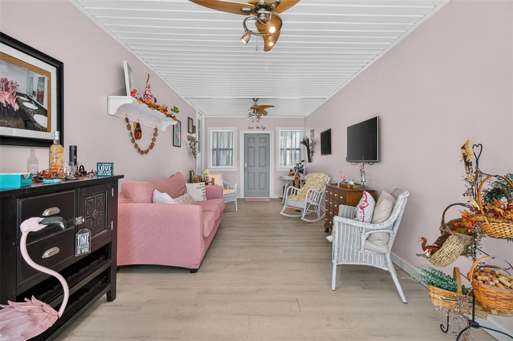 For Sale: $225,000 (2 beds, 2 baths, 1603 Square Feet)