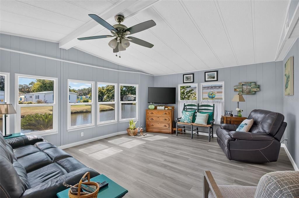 For Sale: $225,000 (2 beds, 2 baths, 1603 Square Feet)