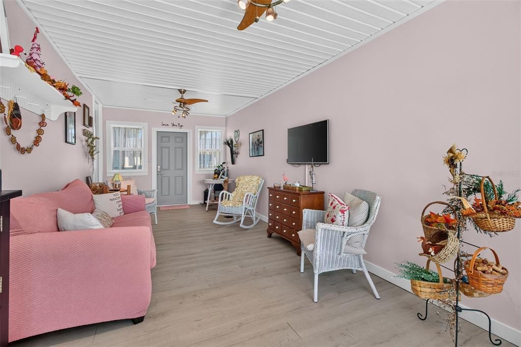 For Sale: $225,000 (2 beds, 2 baths, 1603 Square Feet)