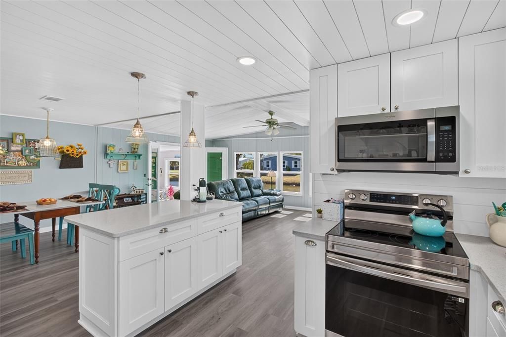 For Sale: $225,000 (2 beds, 2 baths, 1603 Square Feet)