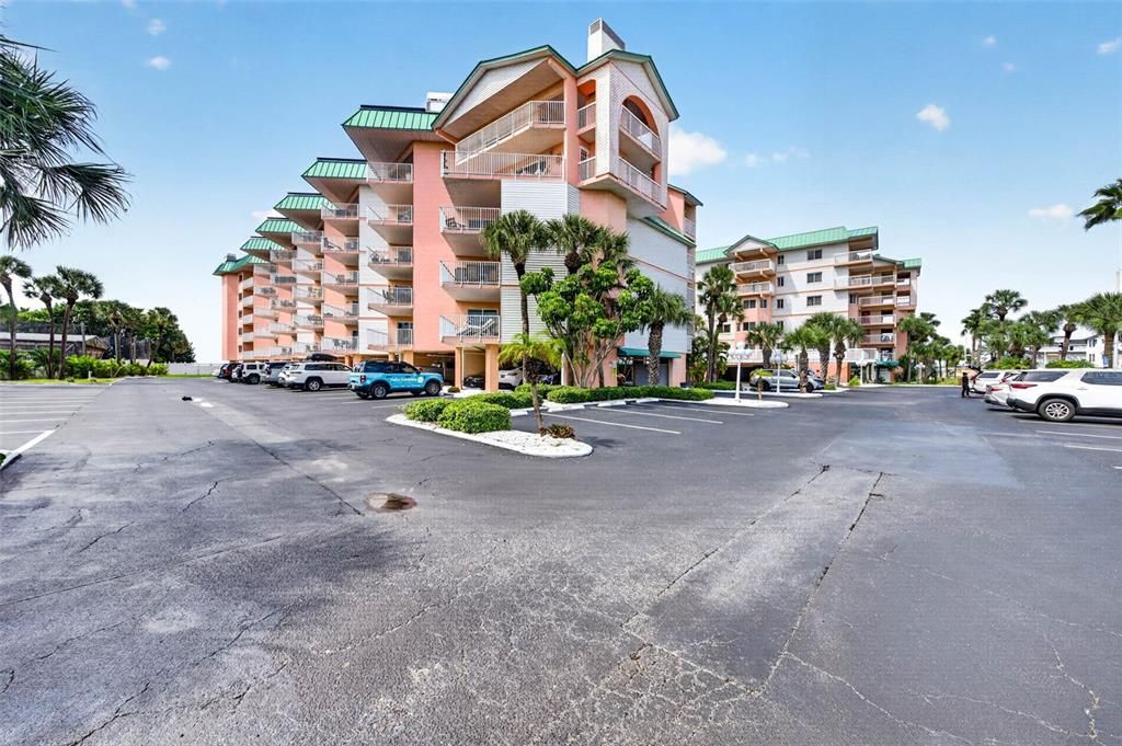 For Sale: $700,000 (2 beds, 2 baths, 1400 Square Feet)