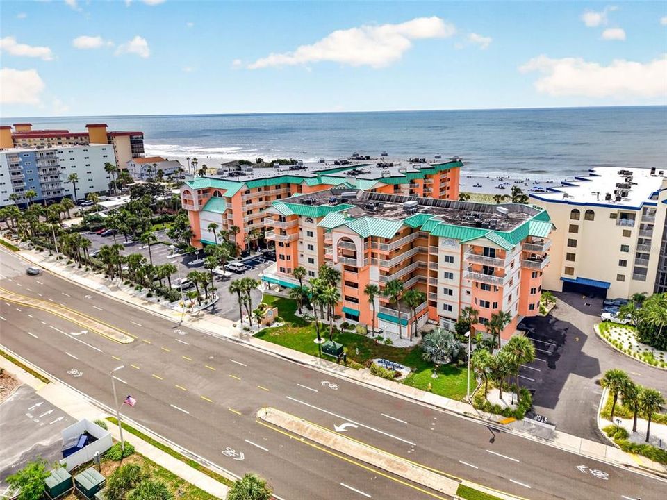 For Sale: $700,000 (2 beds, 2 baths, 1400 Square Feet)