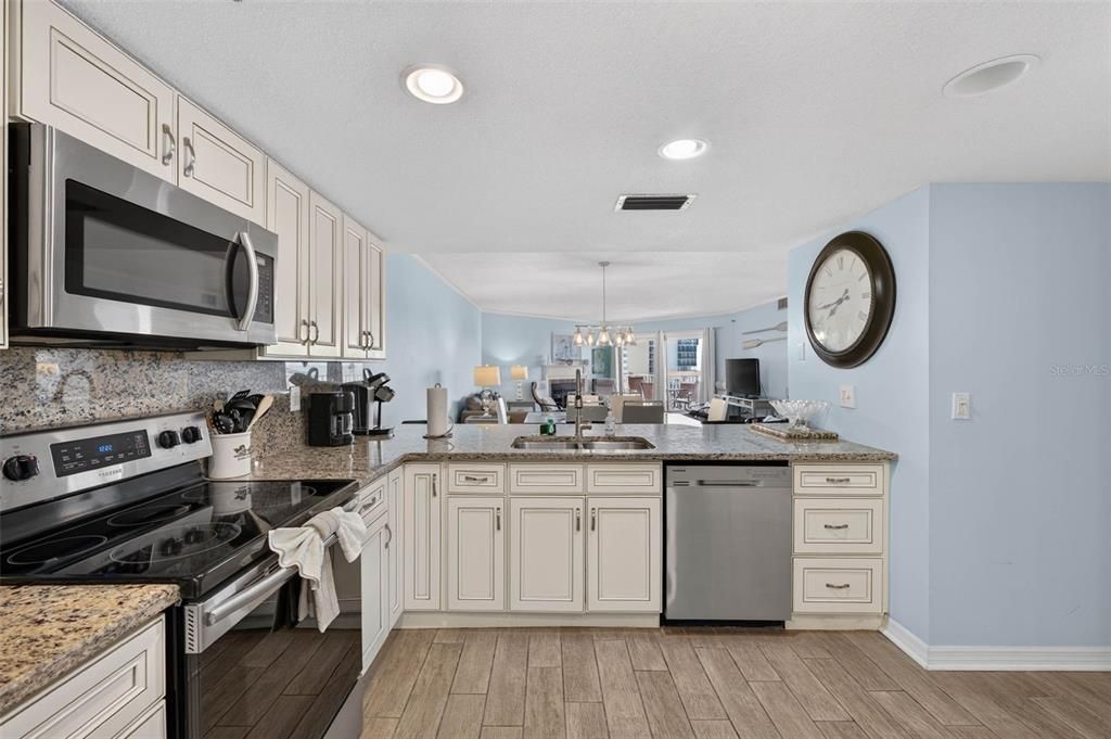 For Sale: $700,000 (2 beds, 2 baths, 1400 Square Feet)