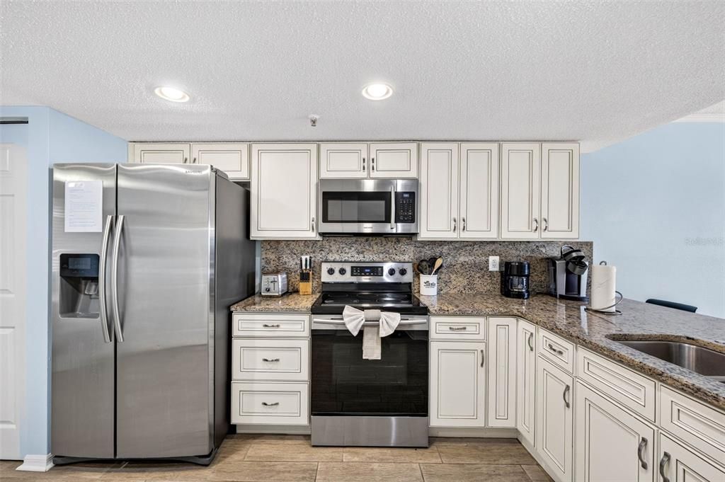 For Sale: $700,000 (2 beds, 2 baths, 1400 Square Feet)