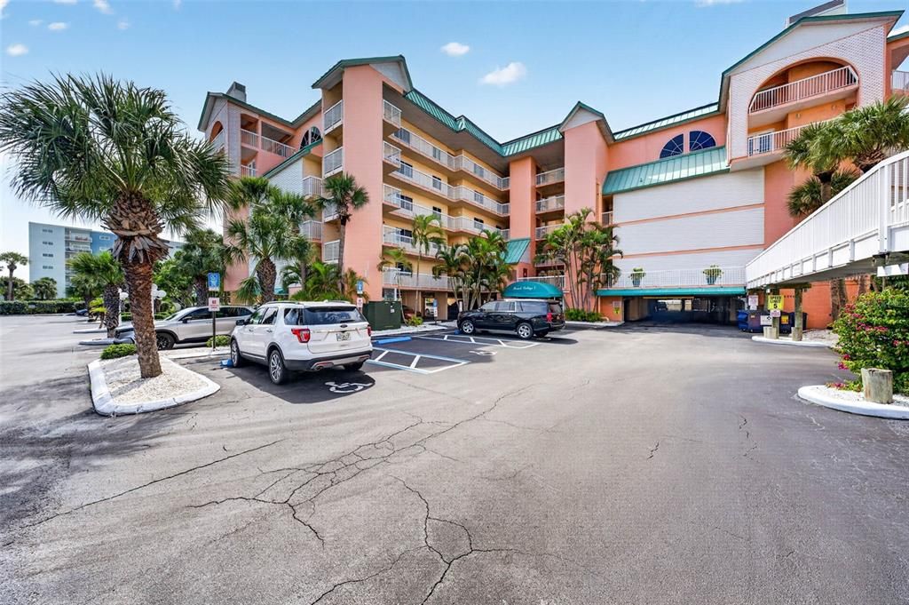 For Sale: $700,000 (2 beds, 2 baths, 1400 Square Feet)