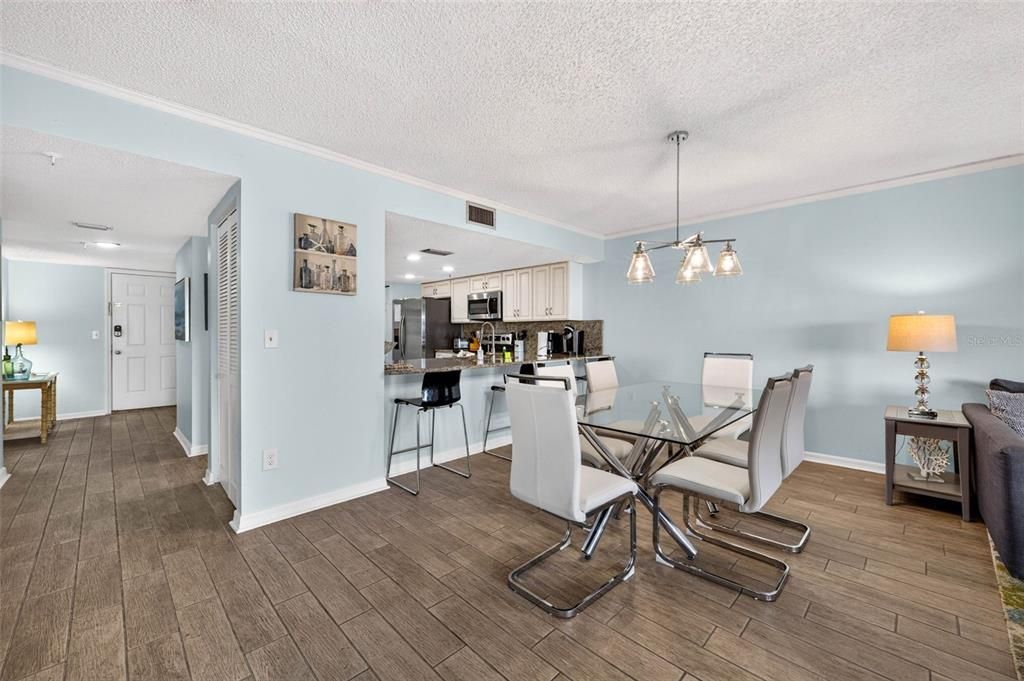 For Sale: $700,000 (2 beds, 2 baths, 1400 Square Feet)