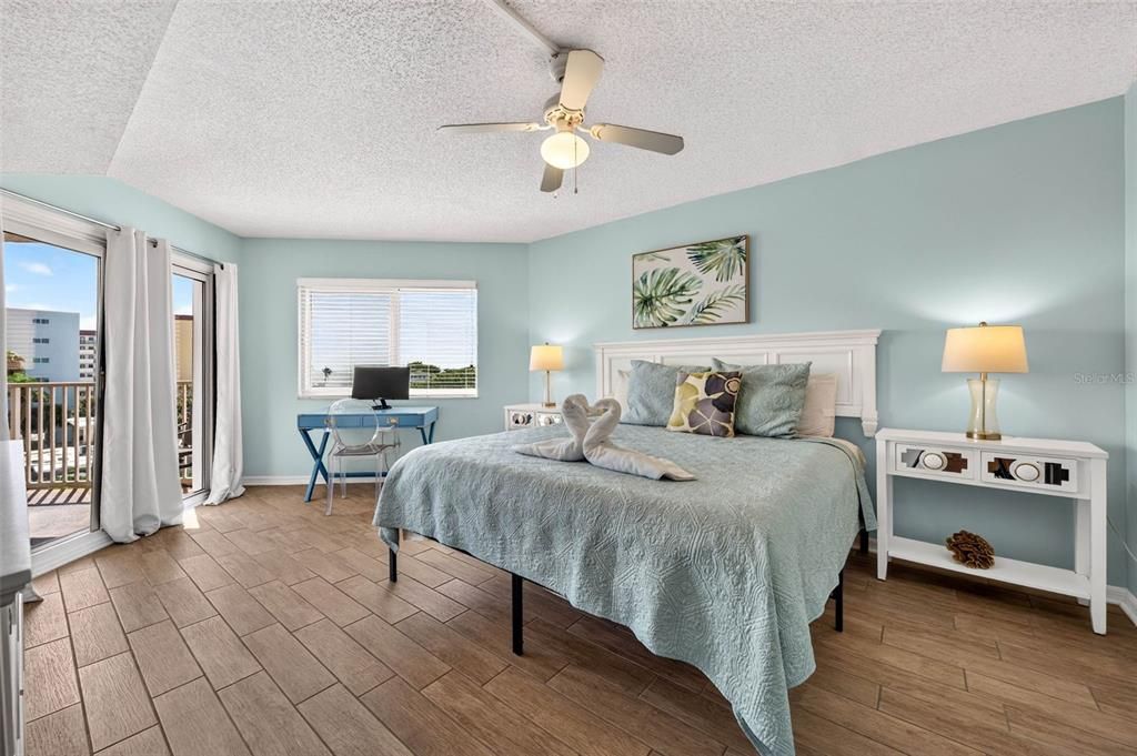 For Sale: $700,000 (2 beds, 2 baths, 1400 Square Feet)