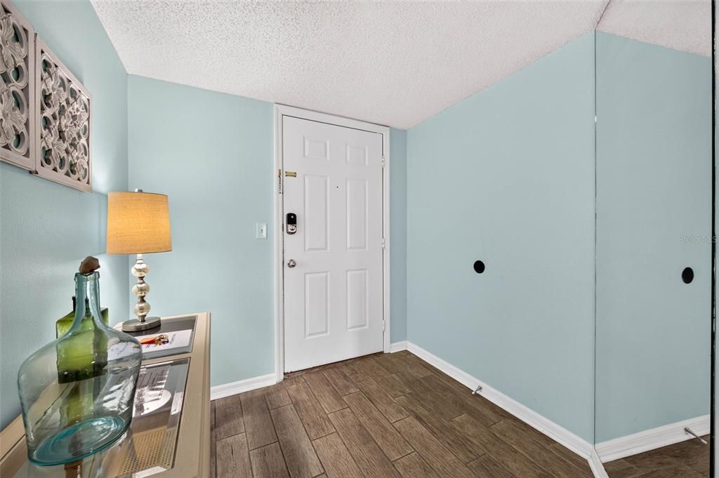 For Sale: $700,000 (2 beds, 2 baths, 1400 Square Feet)
