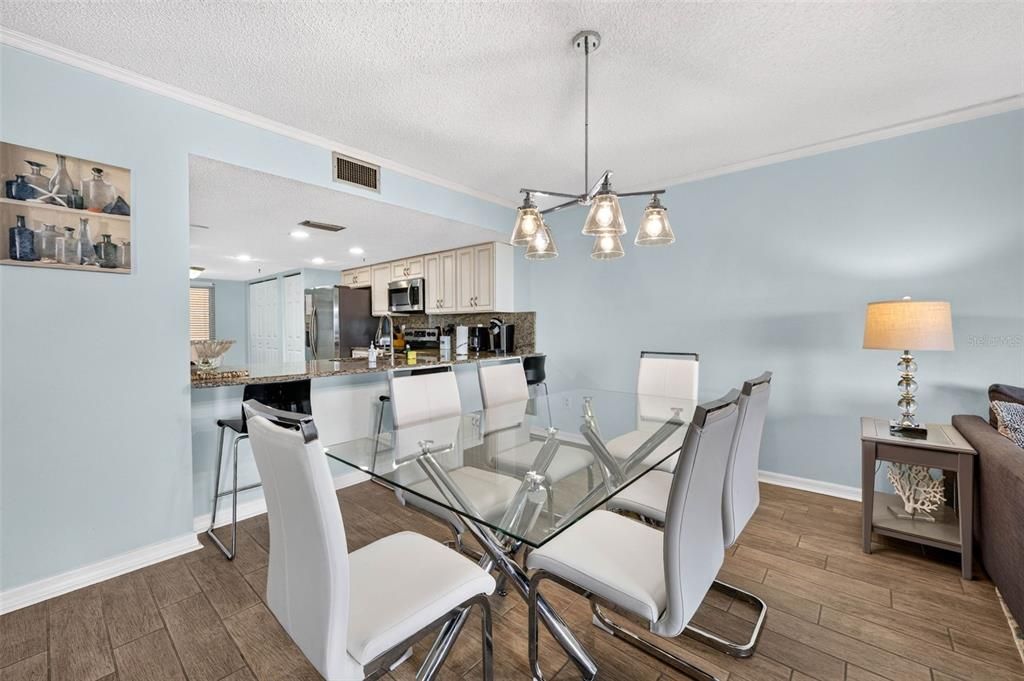 For Sale: $700,000 (2 beds, 2 baths, 1400 Square Feet)