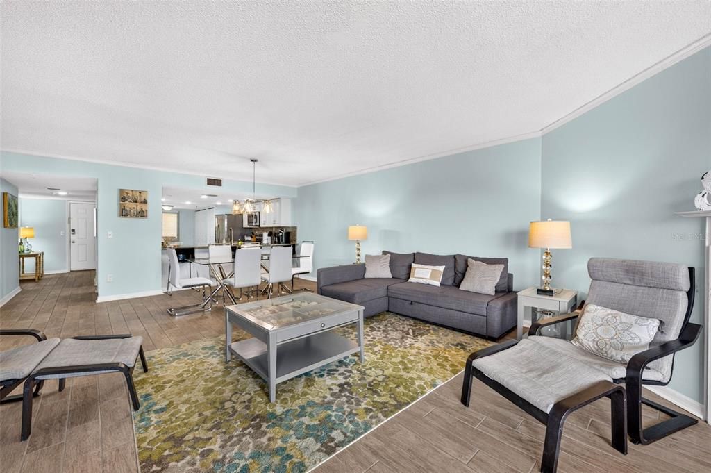 For Sale: $700,000 (2 beds, 2 baths, 1400 Square Feet)
