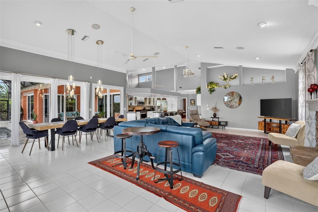 En Venta: $979,500 (3 camas, 2 baños, 3210 Pies cuadrados)