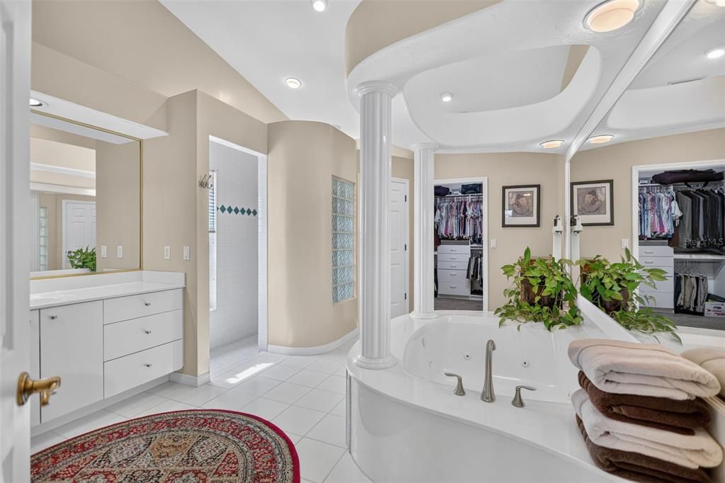En Venta: $979,500 (3 camas, 2 baños, 3210 Pies cuadrados)