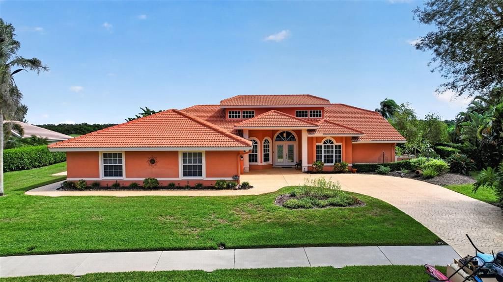 En Venta: $979,500 (3 camas, 2 baños, 3210 Pies cuadrados)