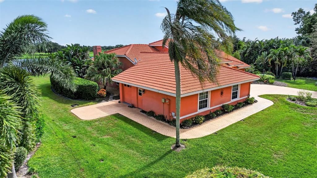 En Venta: $979,500 (3 camas, 2 baños, 3210 Pies cuadrados)