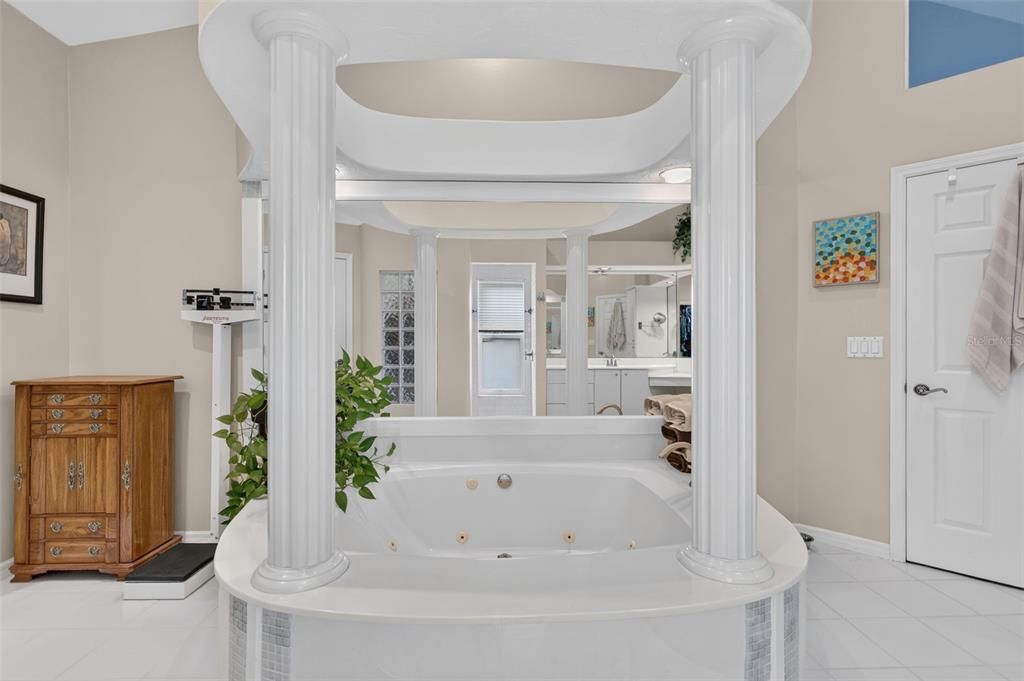 En Venta: $979,500 (3 camas, 2 baños, 3210 Pies cuadrados)