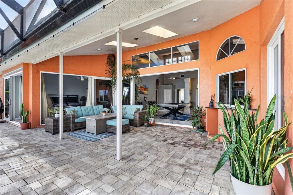 En Venta: $979,500 (3 camas, 2 baños, 3210 Pies cuadrados)