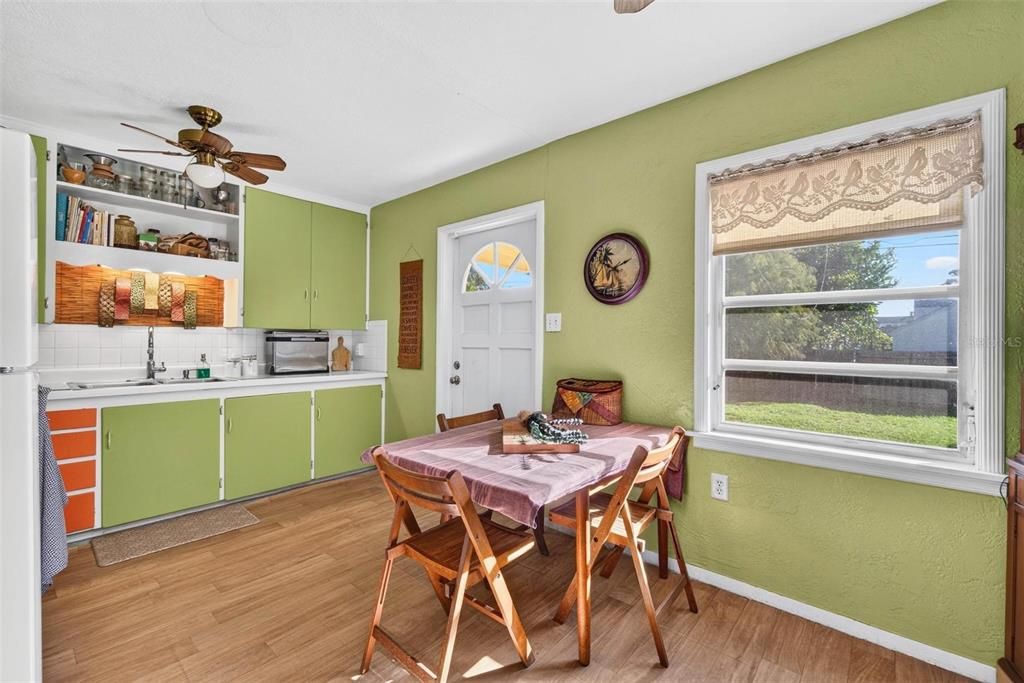 For Sale: $359,000 (3 beds, 1 baths, 1164 Square Feet)