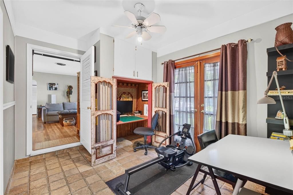 For Sale: $359,000 (3 beds, 1 baths, 1164 Square Feet)
