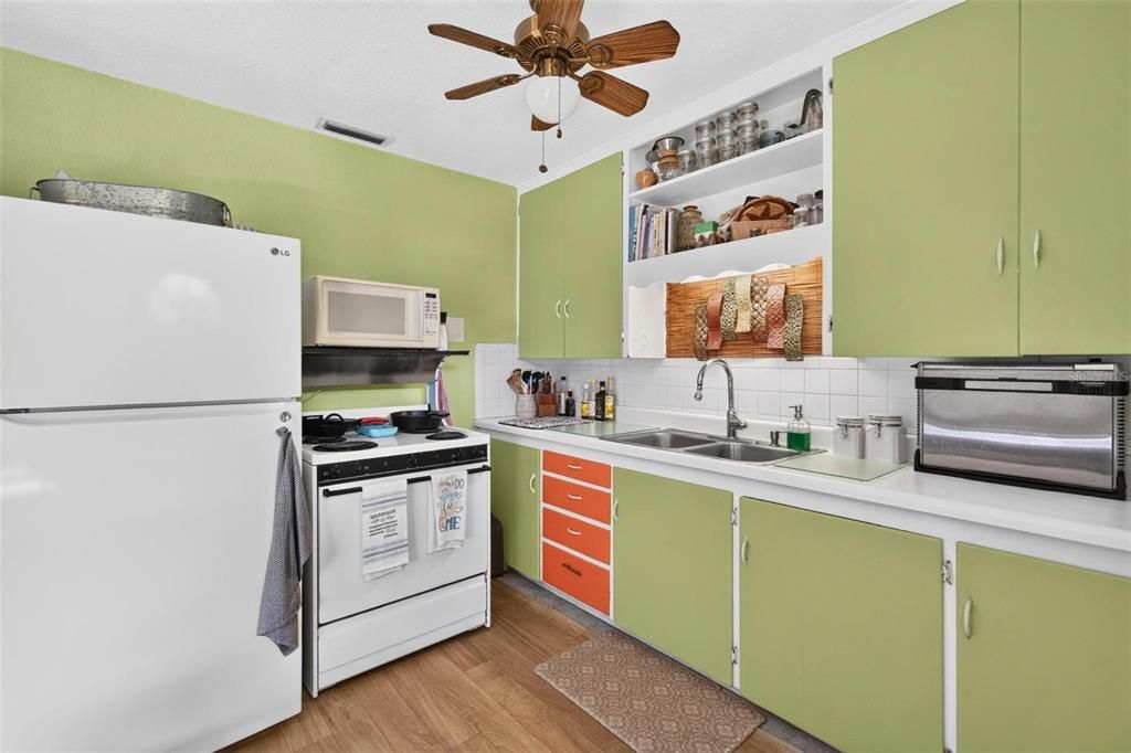 For Sale: $359,000 (3 beds, 1 baths, 1164 Square Feet)