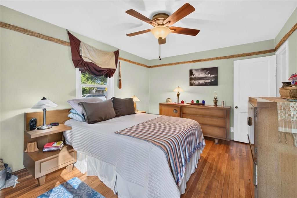 For Sale: $359,000 (3 beds, 1 baths, 1164 Square Feet)