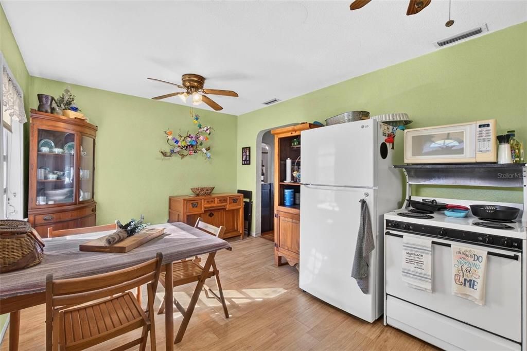 For Sale: $359,000 (3 beds, 1 baths, 1164 Square Feet)