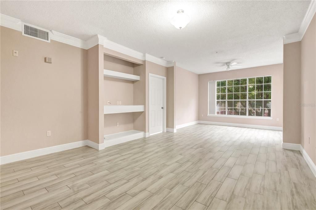 For Rent: $1,400 (1 beds, 1 baths, 915 Square Feet)