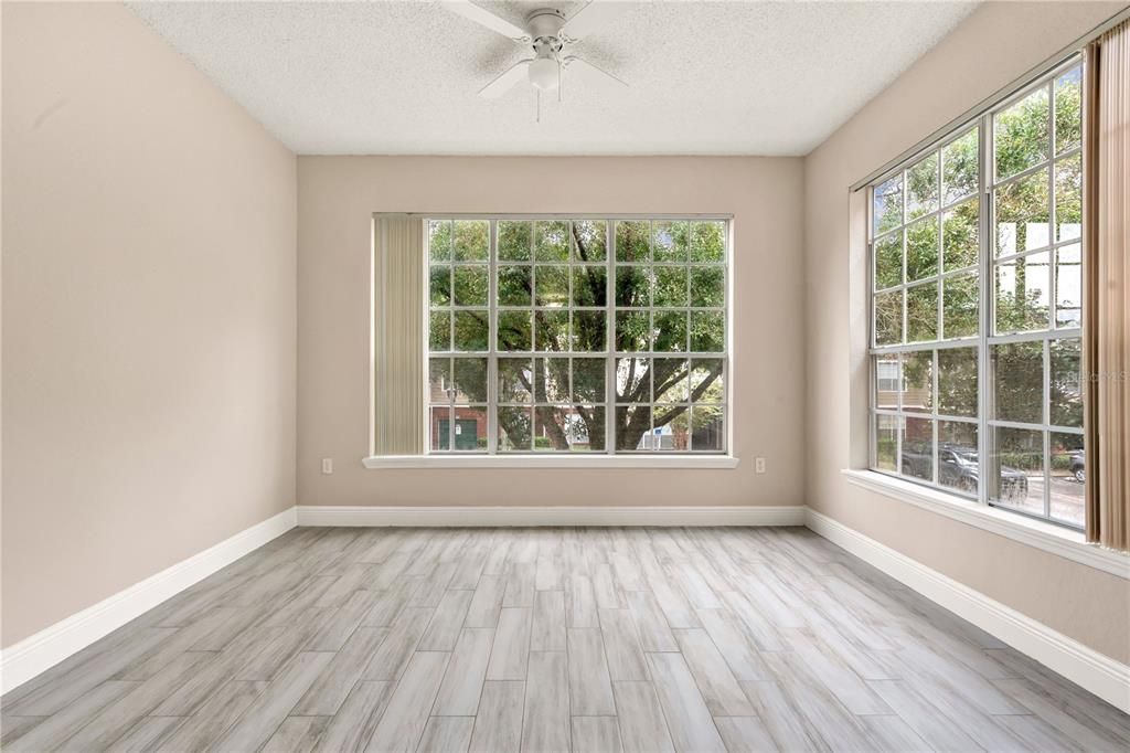 For Rent: $1,400 (1 beds, 1 baths, 915 Square Feet)