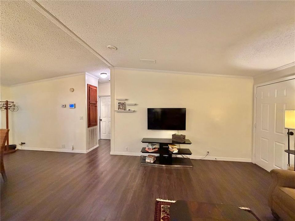 For Sale: $650,000 (3 beds, 2 baths, 1404 Square Feet)
